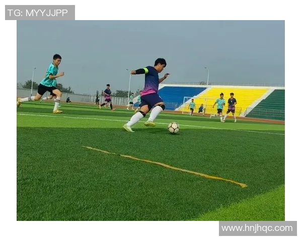 足球03号球星闪耀绿茵场展现非凡实力引领球队奋勇向前